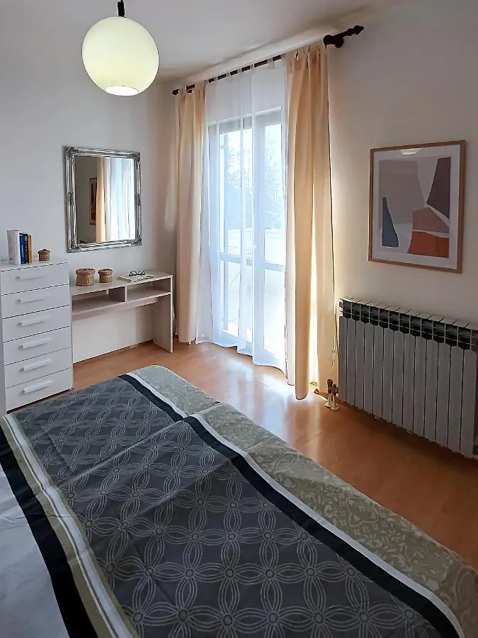 Apartments Tena With Private Parking Pula