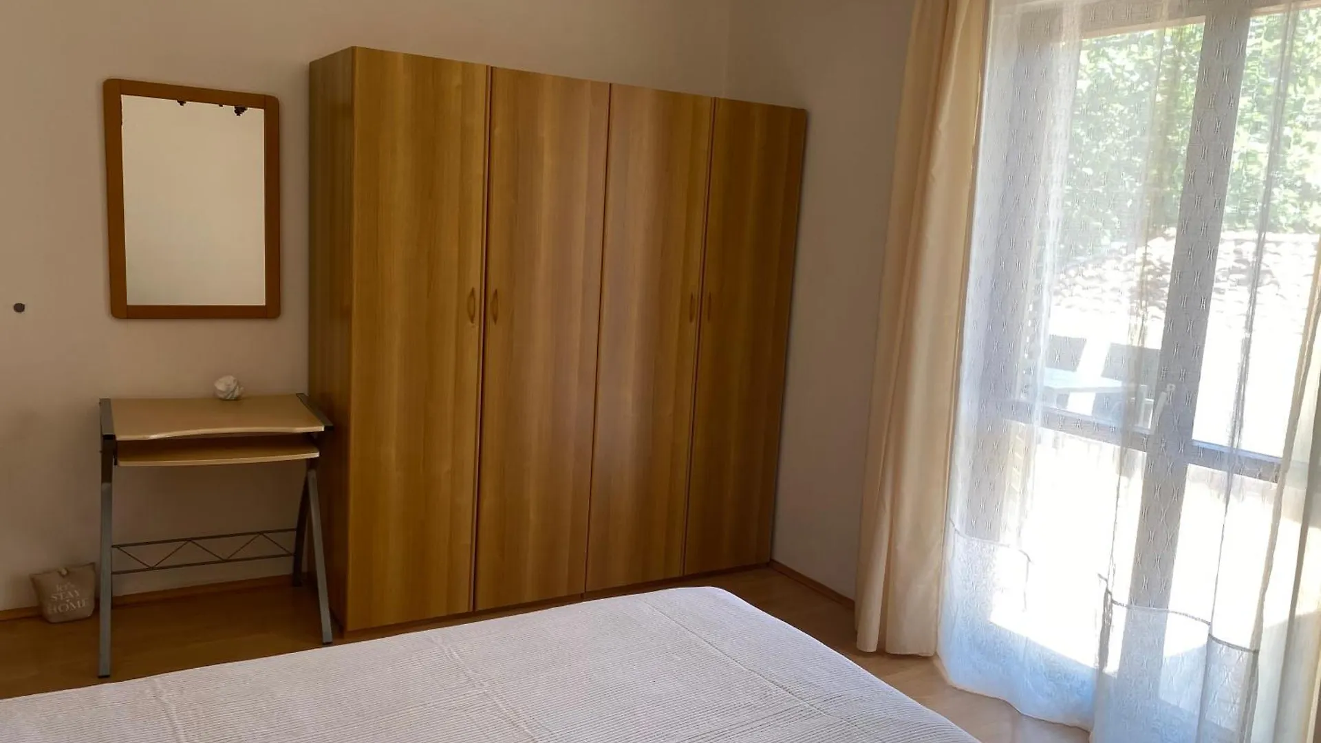 Apartments Tena With Private Parking Pula