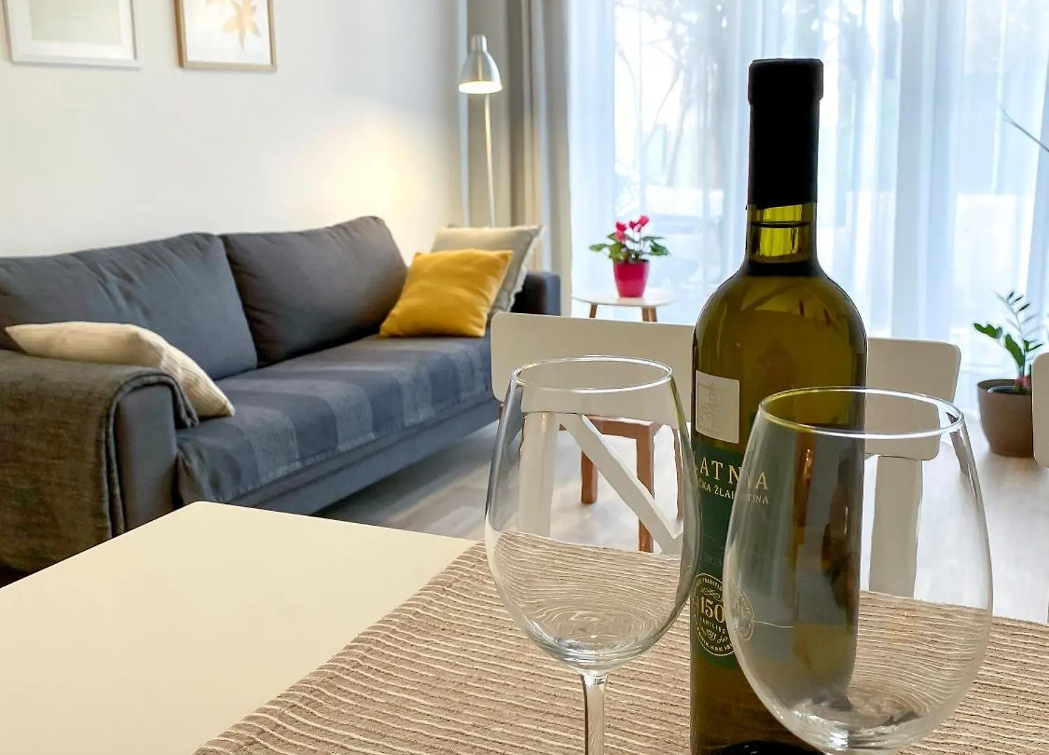Apartments Tena With Private Parking Pula 0*,