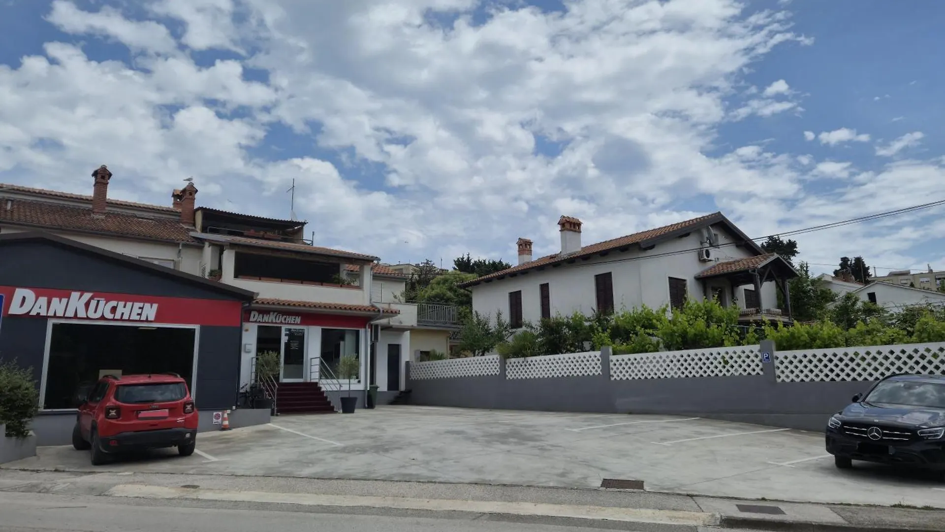 Apartments Tena With Private Parking Pula