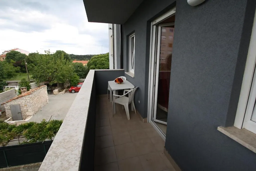 Apartments Tena With Private Parking Pula Croatia