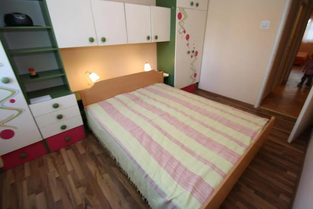Apartments Tena With Private Parking Pula