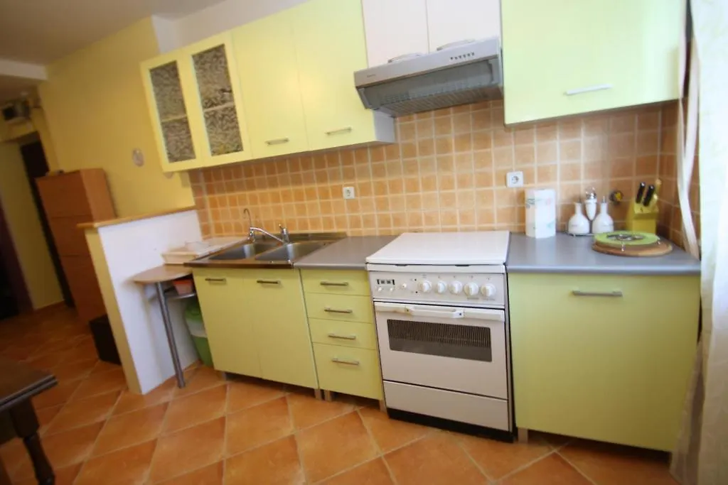 Apartments Tena With Private Parking Pula 0*,