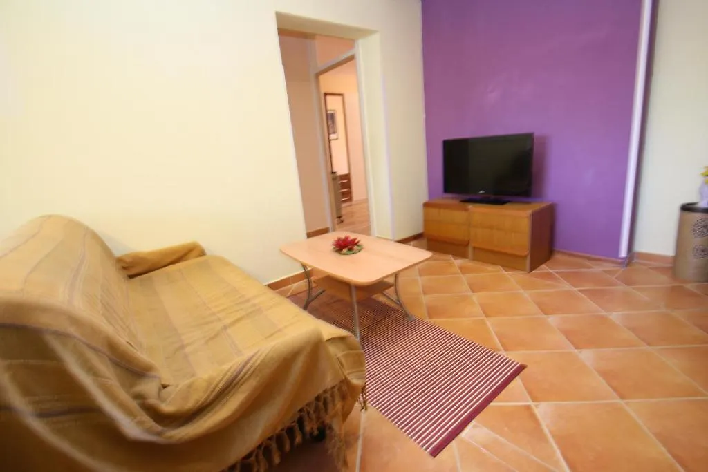 Apartments Tena With Private Parking Pula