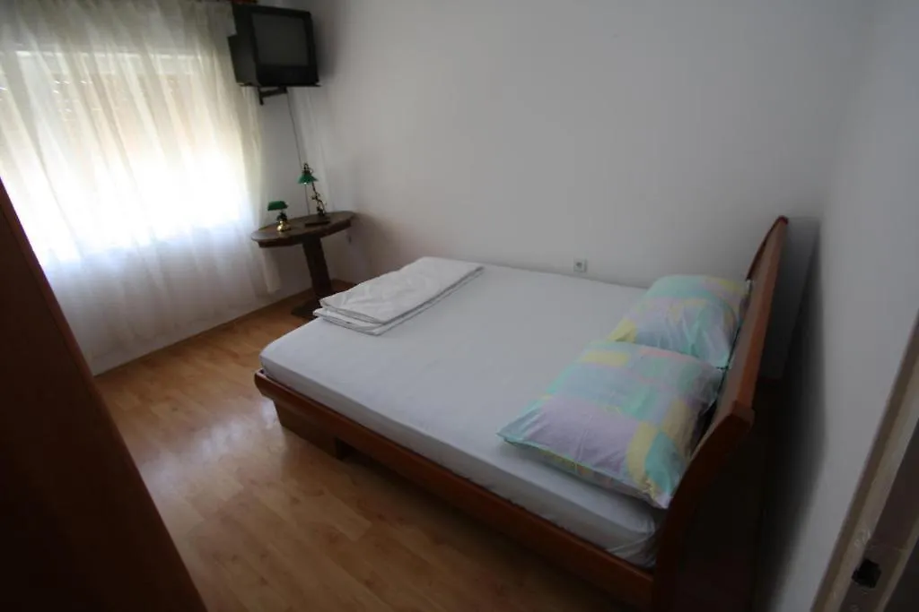 Apartments Tena With Private Parking Pula Croatia