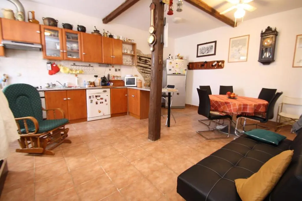 Apartments Tena With Private Parking Pula Croatia