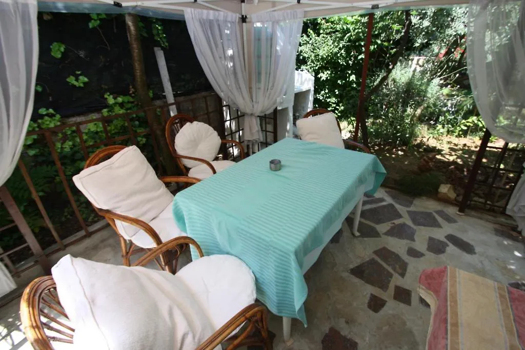 Apartments Tena With Private Parking Pula 0*,  Croatia