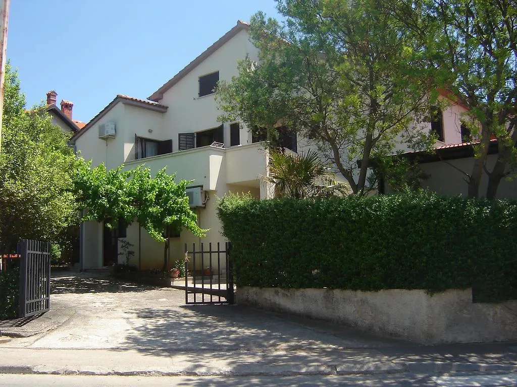 Apartments Tena With Private Parking Pula Croatia
