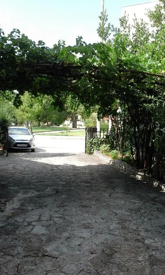 Apartments Tena With Private Parking Pula