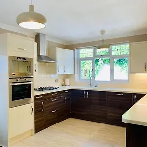 Modern 2 Bedroom Bungalow With Free Parking Doncaster