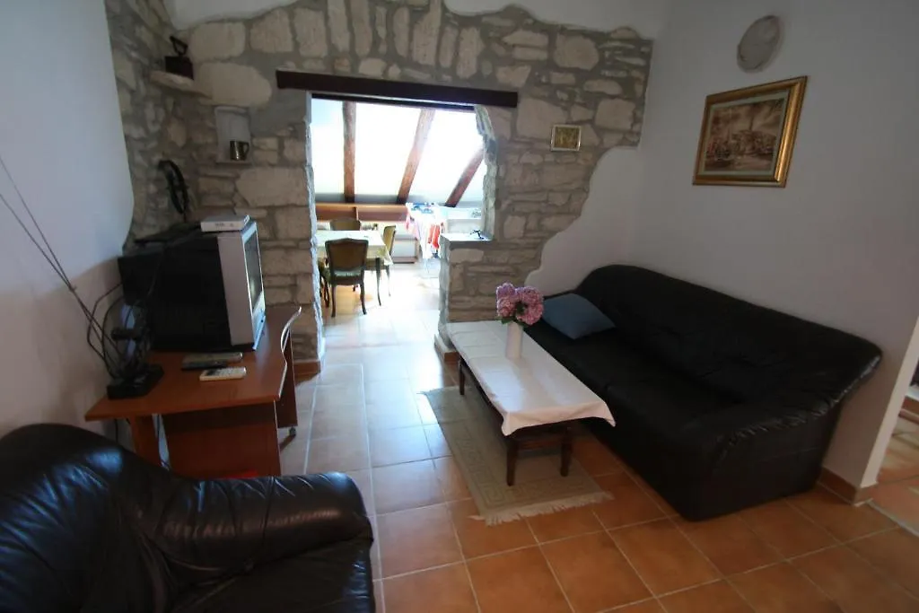 Apartments Tena With Private Parking Pula Croatia
