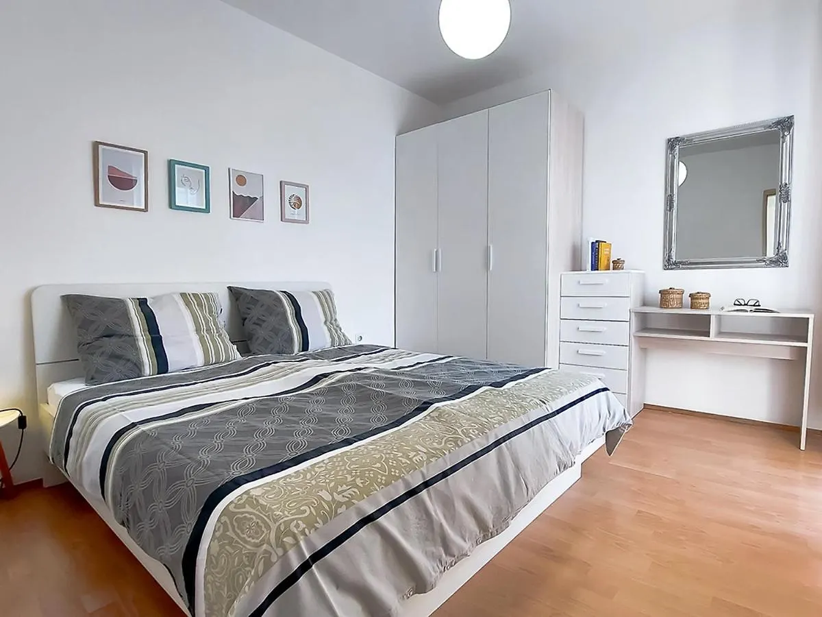 Apartments Tena With Private Parking Pula 0*,  Croatia