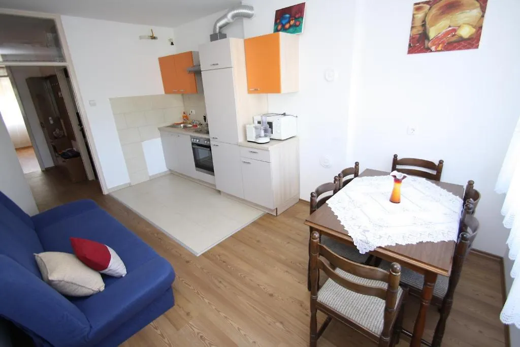 Apartments Tena With Private Parking Pula Croatia
