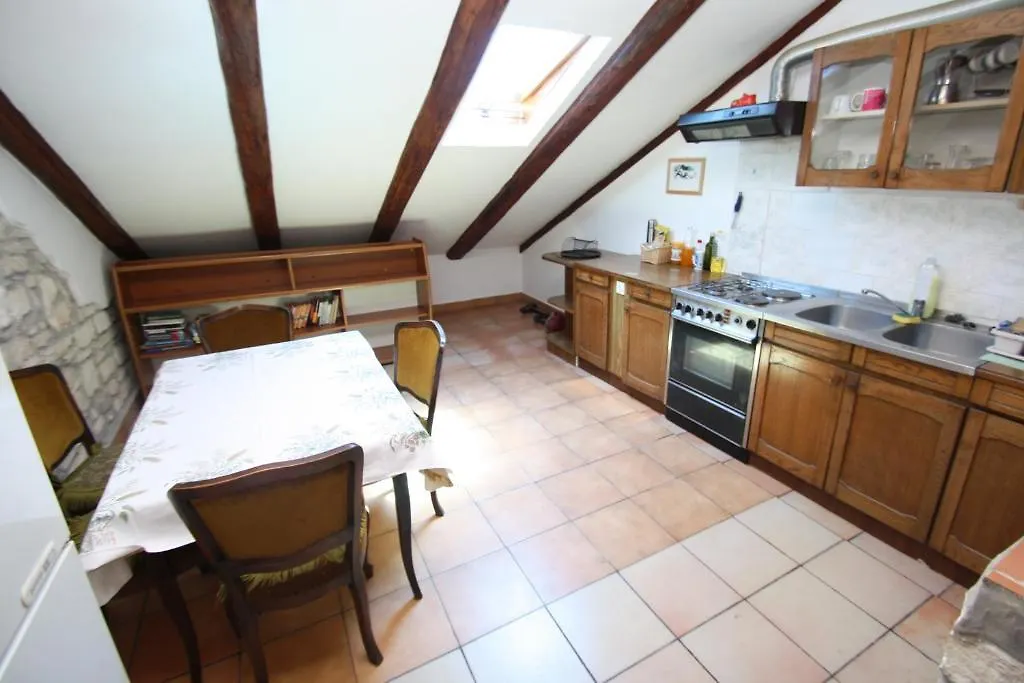 Apartments Tena With Private Parking Pula